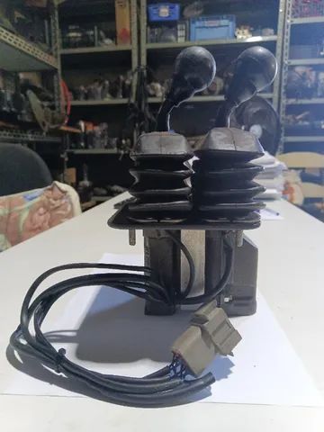 Joystick duas alavancas controles pá carregadeira John Deere p/n AT225425 - Foto 6
