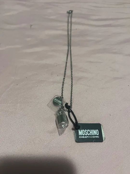 Colar Moschino com Pingente de Garrafa original  - Foto 5
