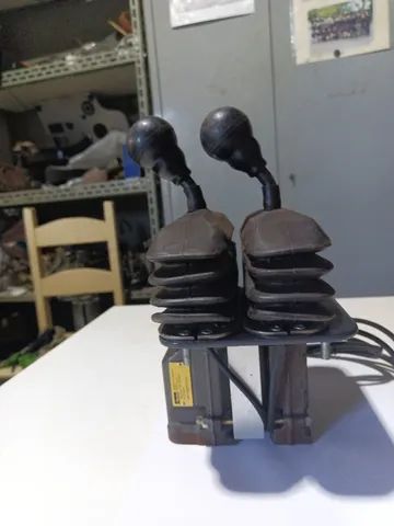 Joystick duas alavancas controles pá carregadeira John Deere p/n AT225425 - Foto 3