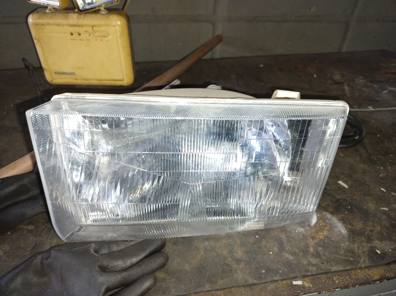 Farol de Caminhão - Peça Automotiva