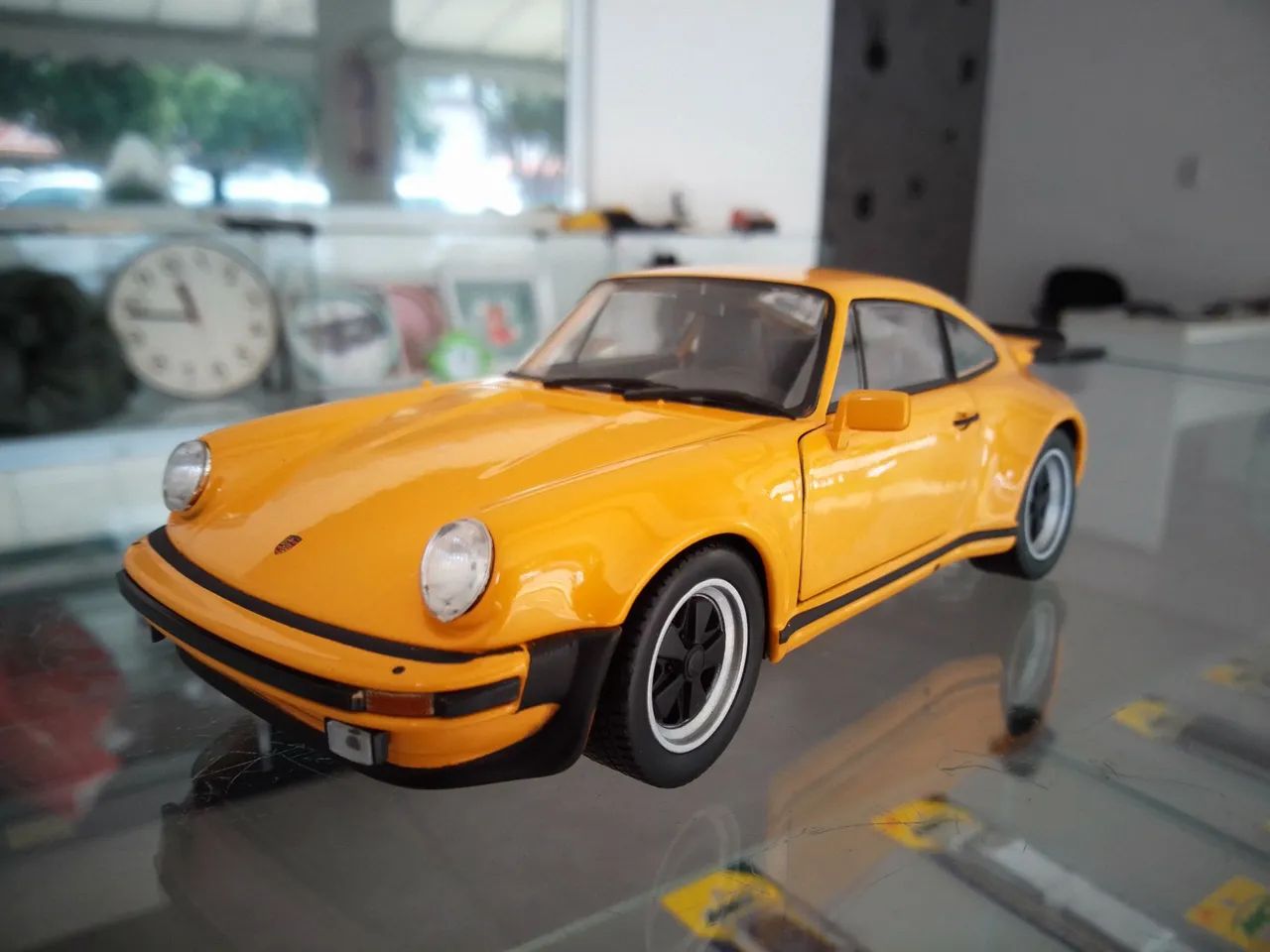Porsche 911 Turbo - Escala 1:24
