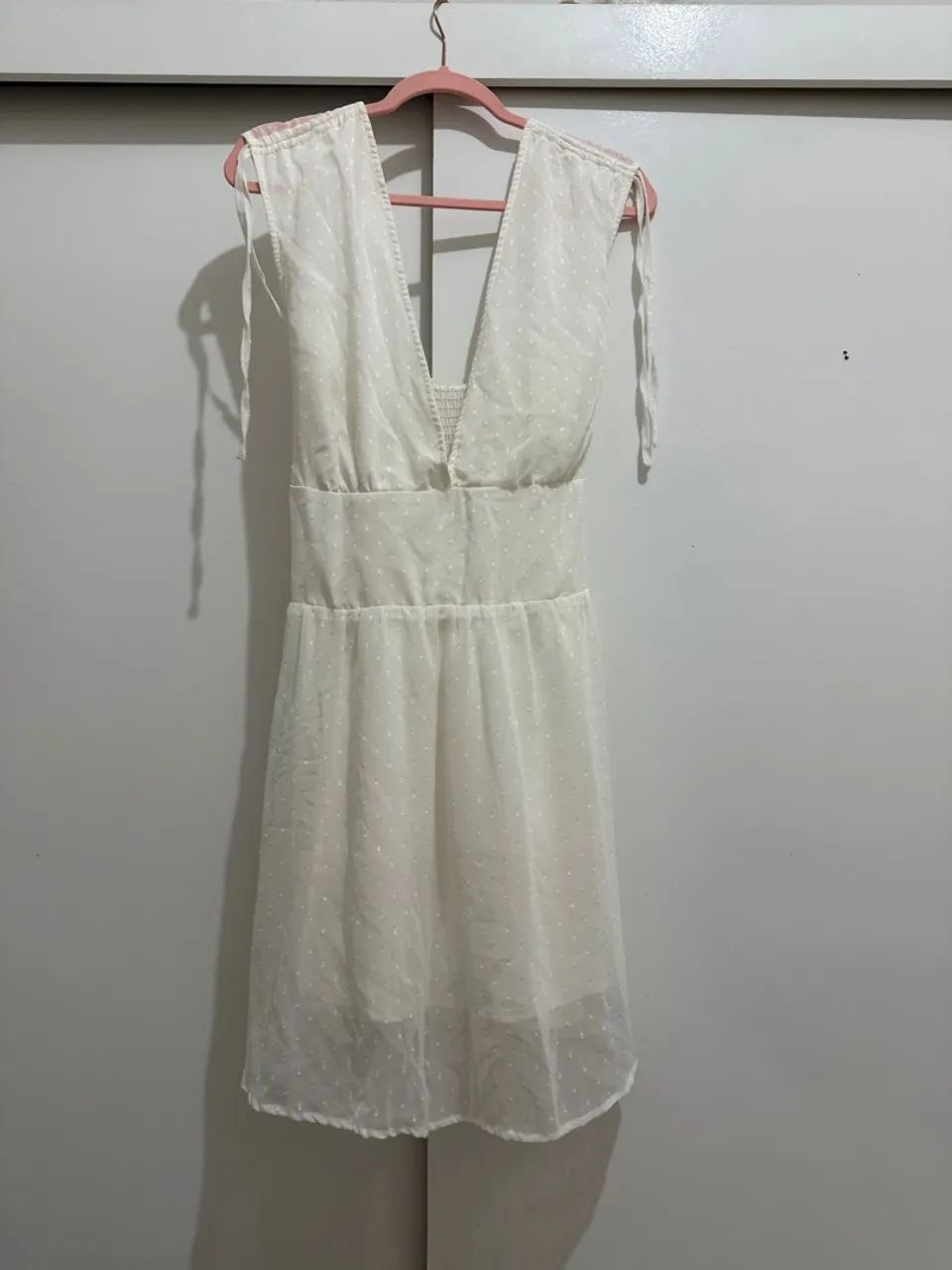 Vestido branco com detalhes e caimento leve - Foto 5