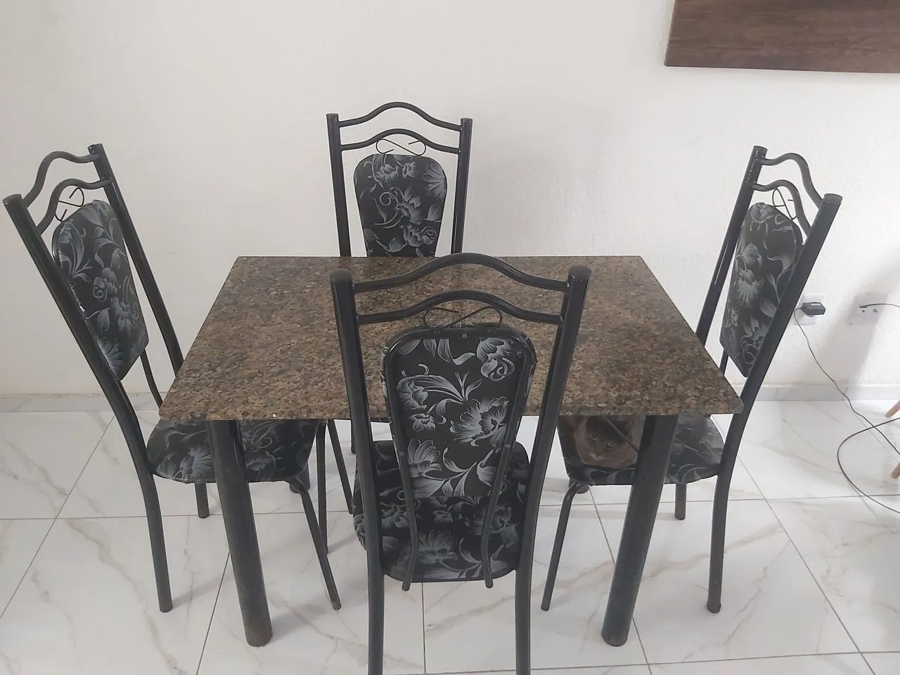 Mesa de Jantar em Granito 4 Cadeiras