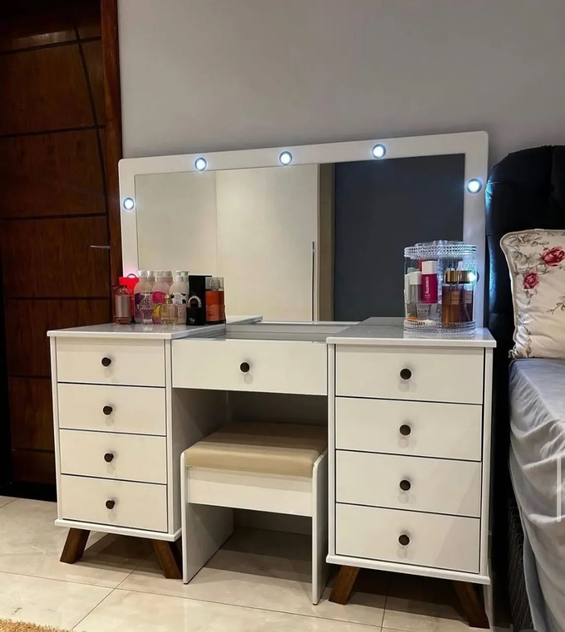 Penteadeira com Led e bancada 