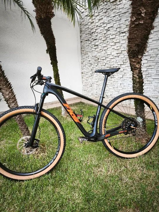 Bike carbono FKS tamanho M, aro 29, 12 velocidades 