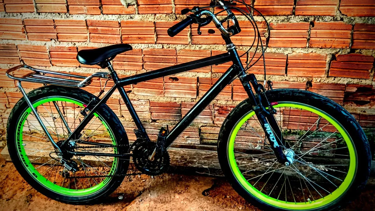 Bicicleta aro 29 com pneus verdes