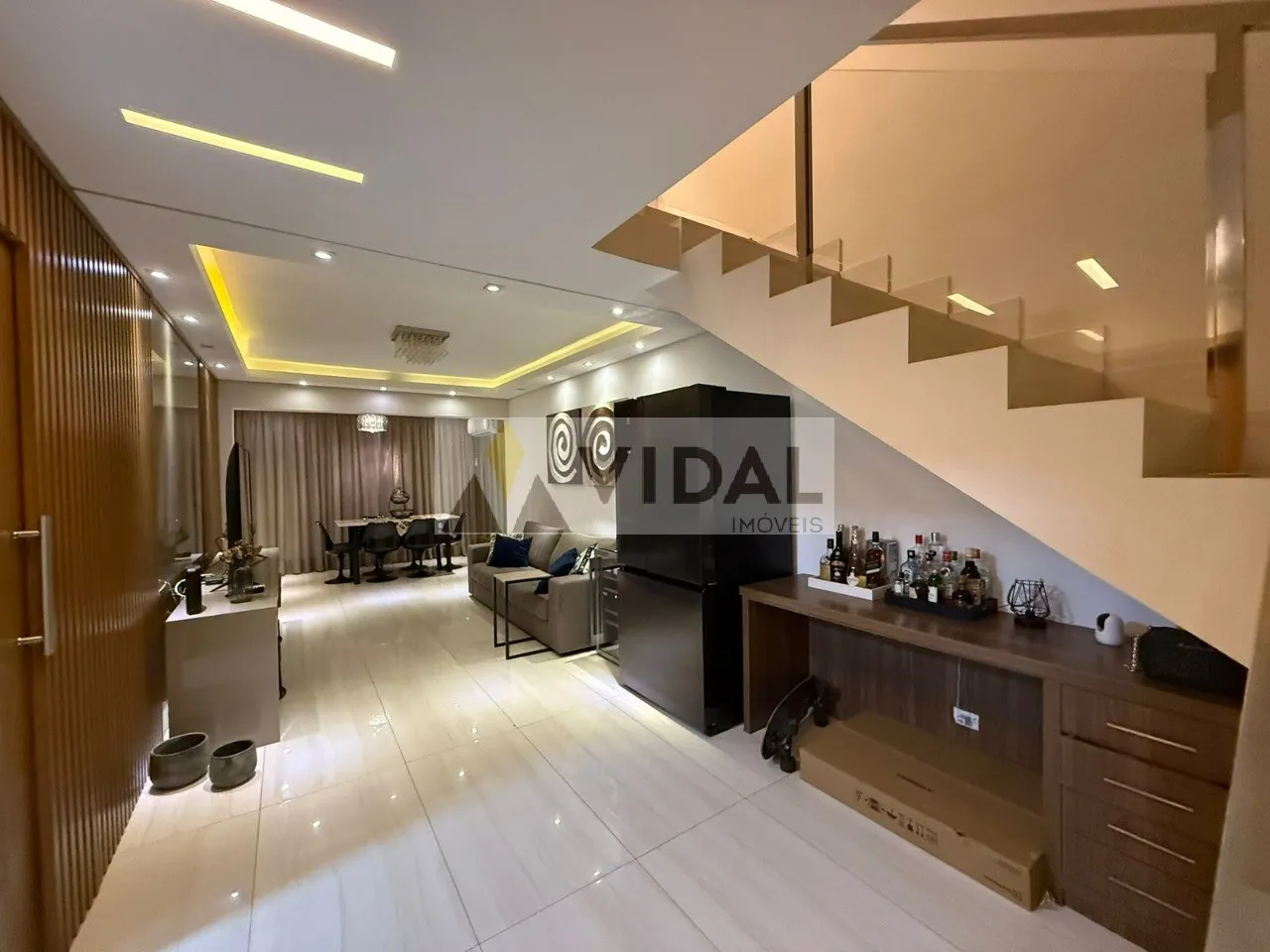SOBRADO COM PISCINA NO CONDOMÍNIO VILLA CAMPOLIM À VENDA POR R$1.200.000,00