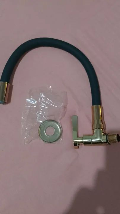 Torneira de Cozinha Dourada com Mangueira Flexível