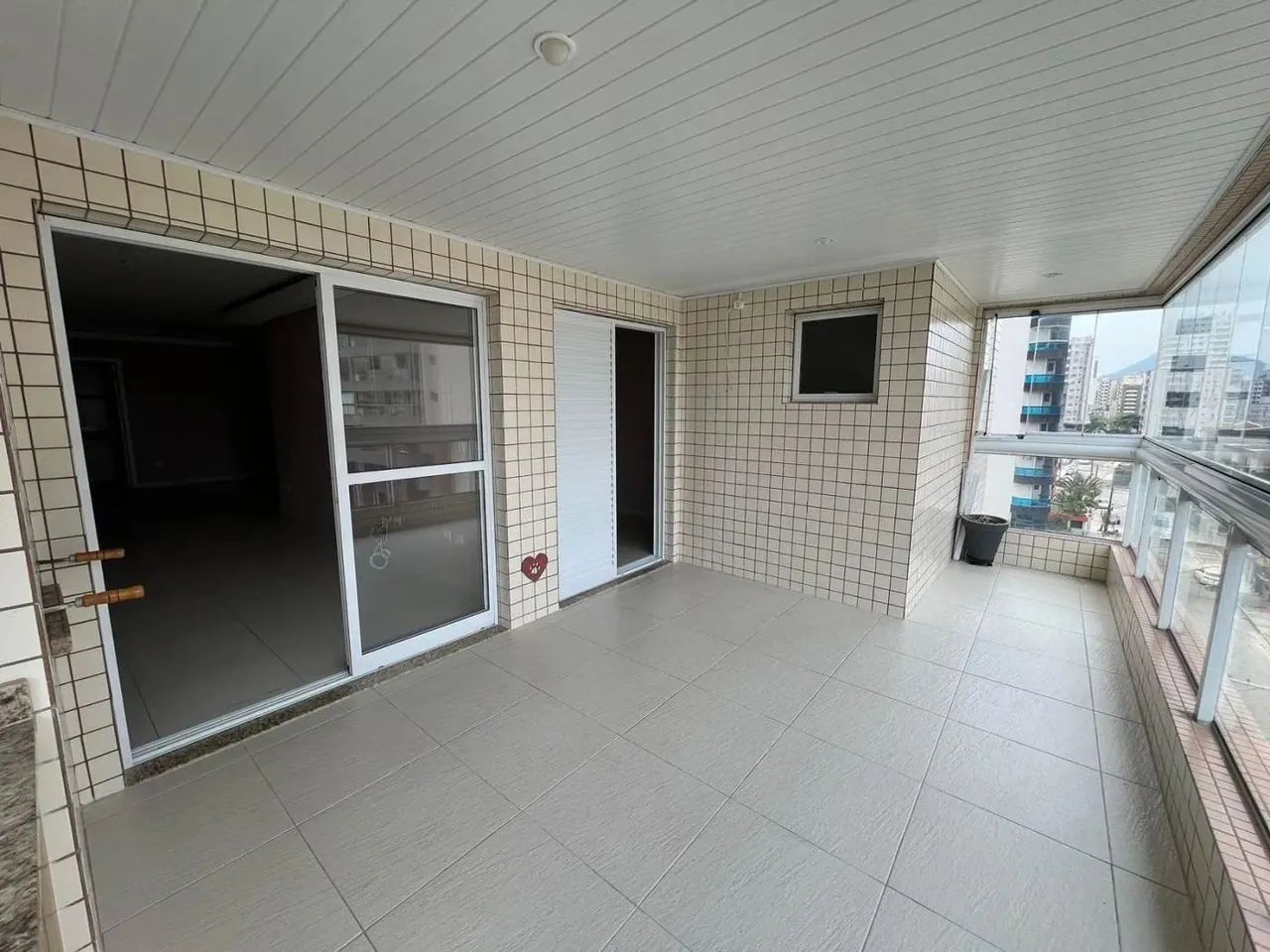 Apartamento para Venda em Praia Grande, Guilhermina, 3 dormitórios, 3 suítes, 1 banheiro,  - Foto 2
