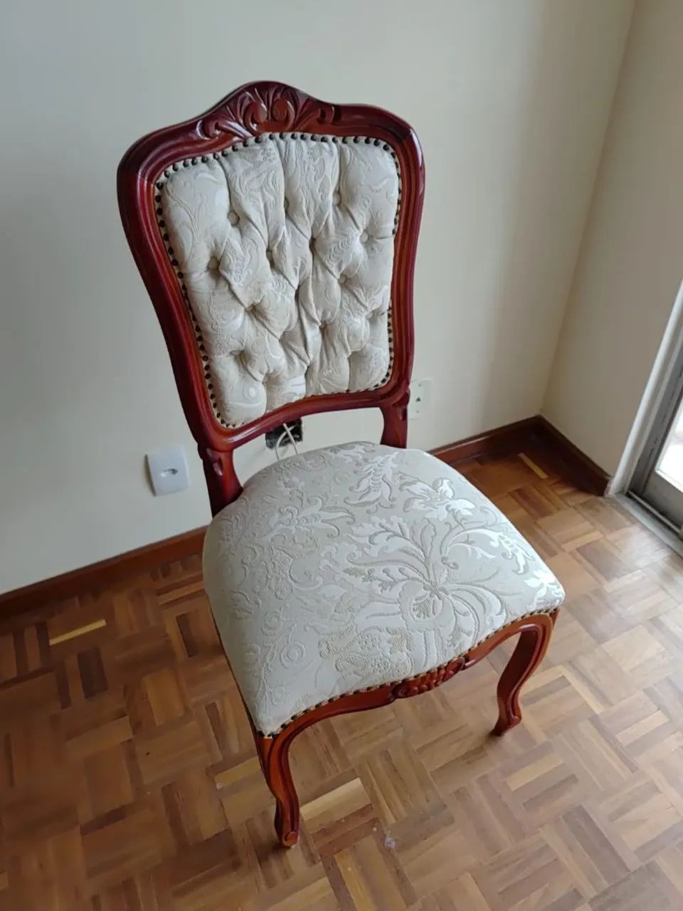 Mesa com 4 cadeiras captonê estilo Luis XV - Foto 2