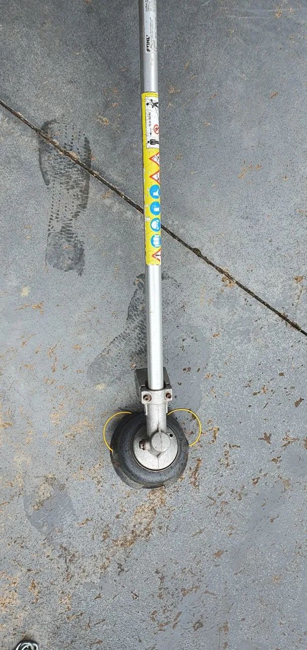 Roçadeira STIHL FS 80 - Usada - Foto 4
