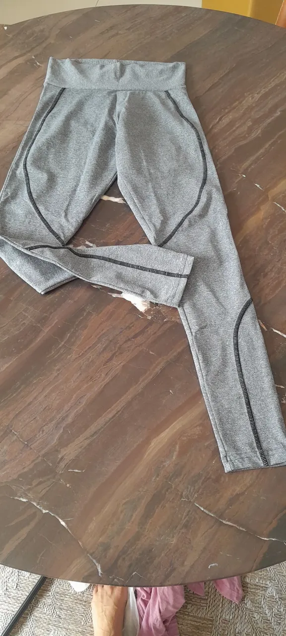 Calça Legging Cinza com Detalhe em Preto