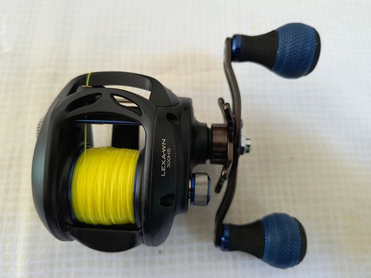 Carretilha Daiwa Lexa WN 300HS - Direita - Seminova