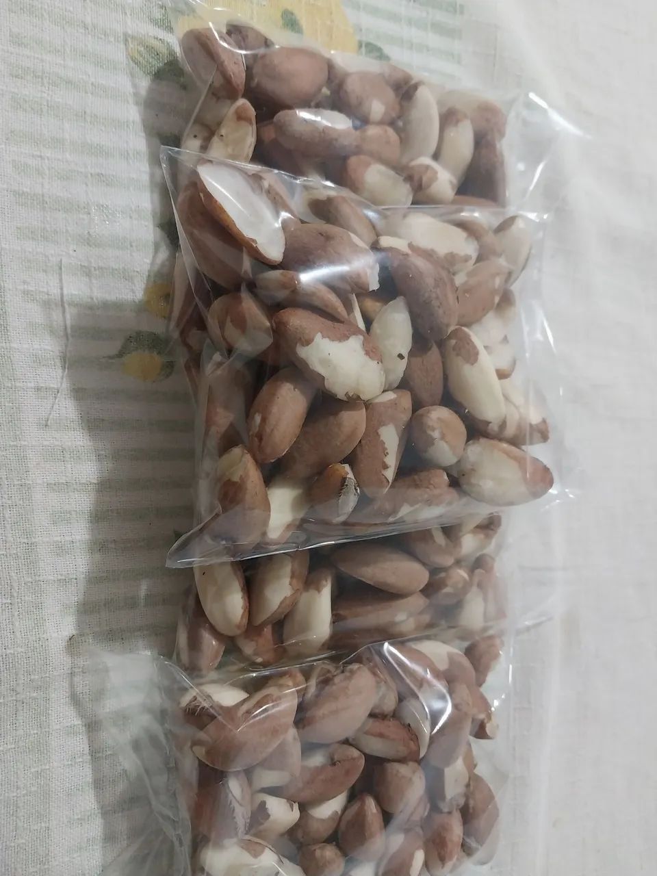 Castanha natural descascada pacote de 200gramas.