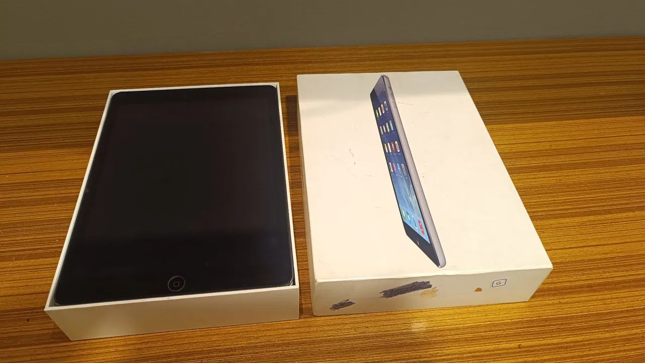 Apple iPad Air 64GB (A1475) - Tela Retina - Wi-Fi/4G