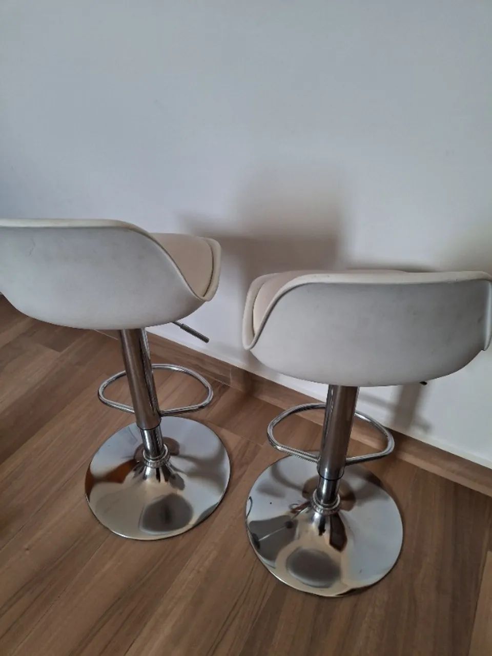 Kit 02 Banquetas Giratórias Brancas com Altura Regulável64985862689665121