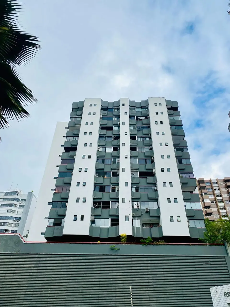 1/4 nascente e andar alto, na ladeira da cruz da redenção com serviço de camareira
