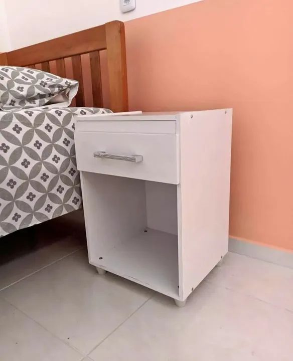 Mesa de Cabeceira Zacarias na cor branca toda no MDF 15 mm com 1 gaveta - Foto 3