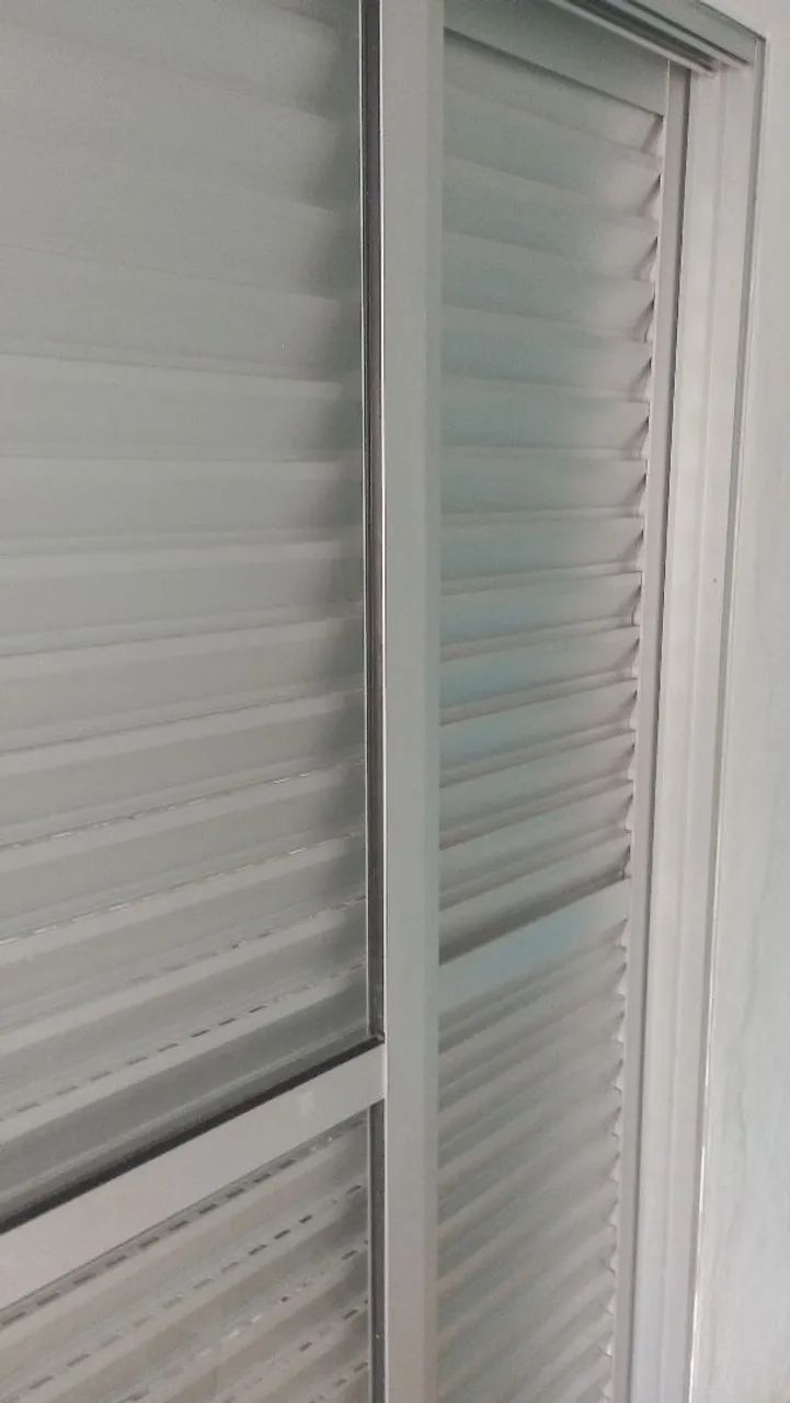 Porta de correr em Alumínio com veneziana - Foto 2