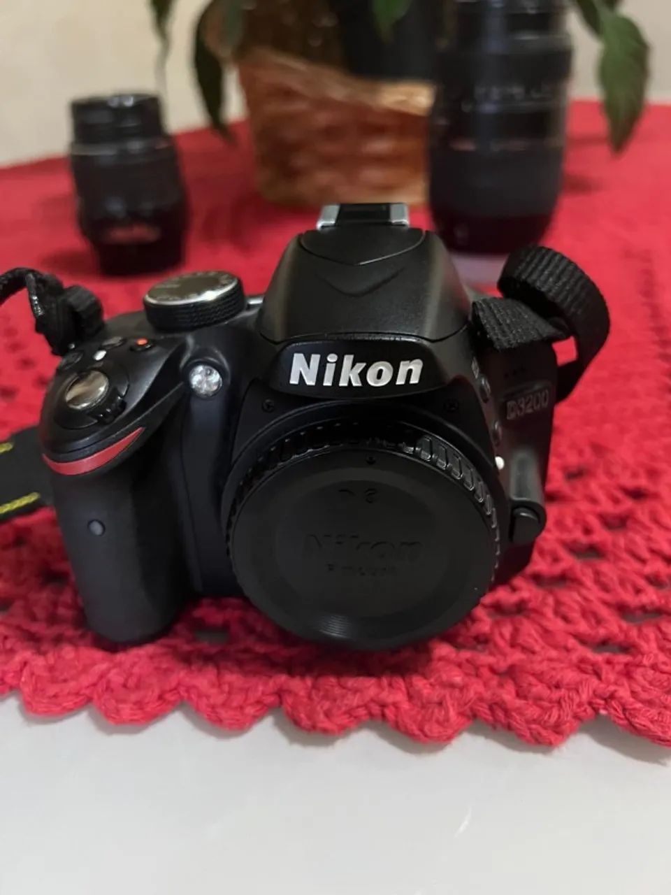 Nikon D3200 / 700 Clicks / 2 lentes