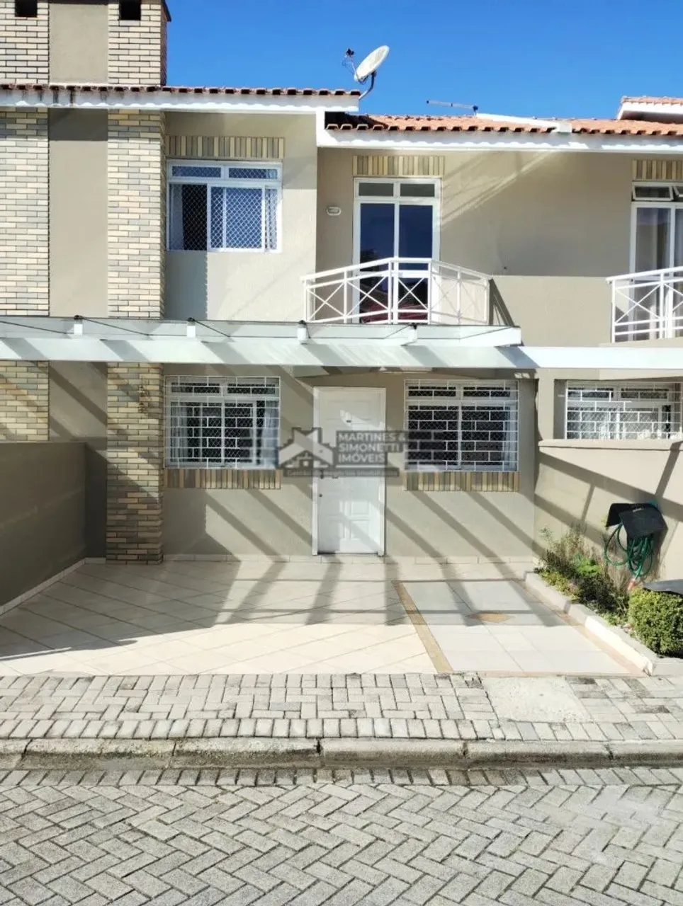 Sobrado com 3 quartos à venda por R$ 590000.00, 87.00 m2 - NOVO MUNDO - CURITIBA/PR