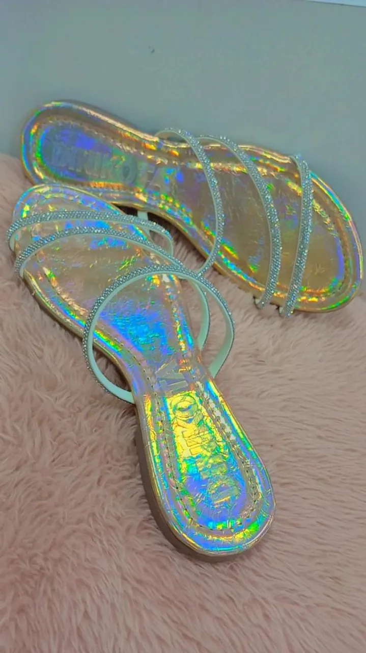 Sandálias Rasteirinhas Douradas com Strass