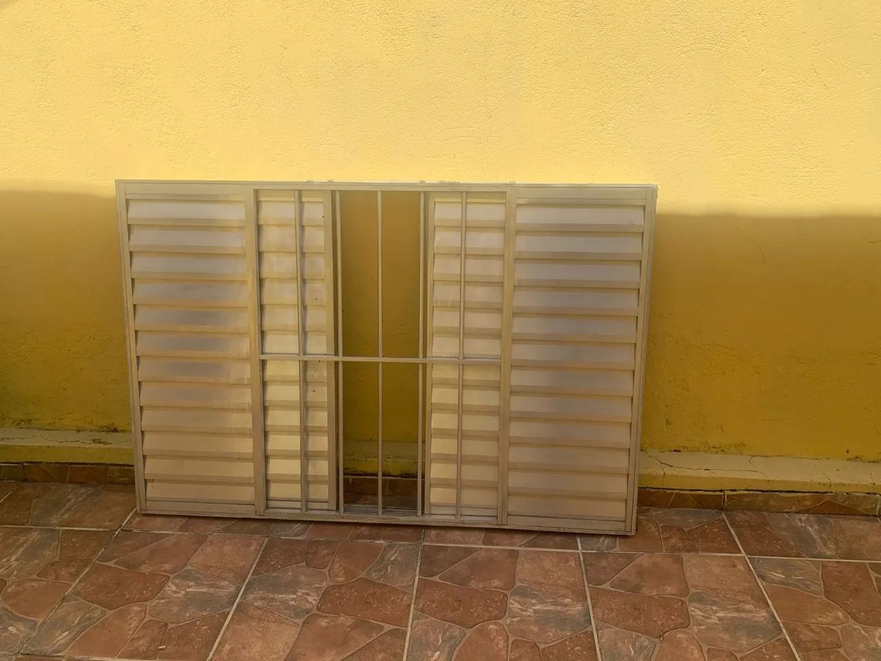 Janela de Alumínio com Grade - Foto 4