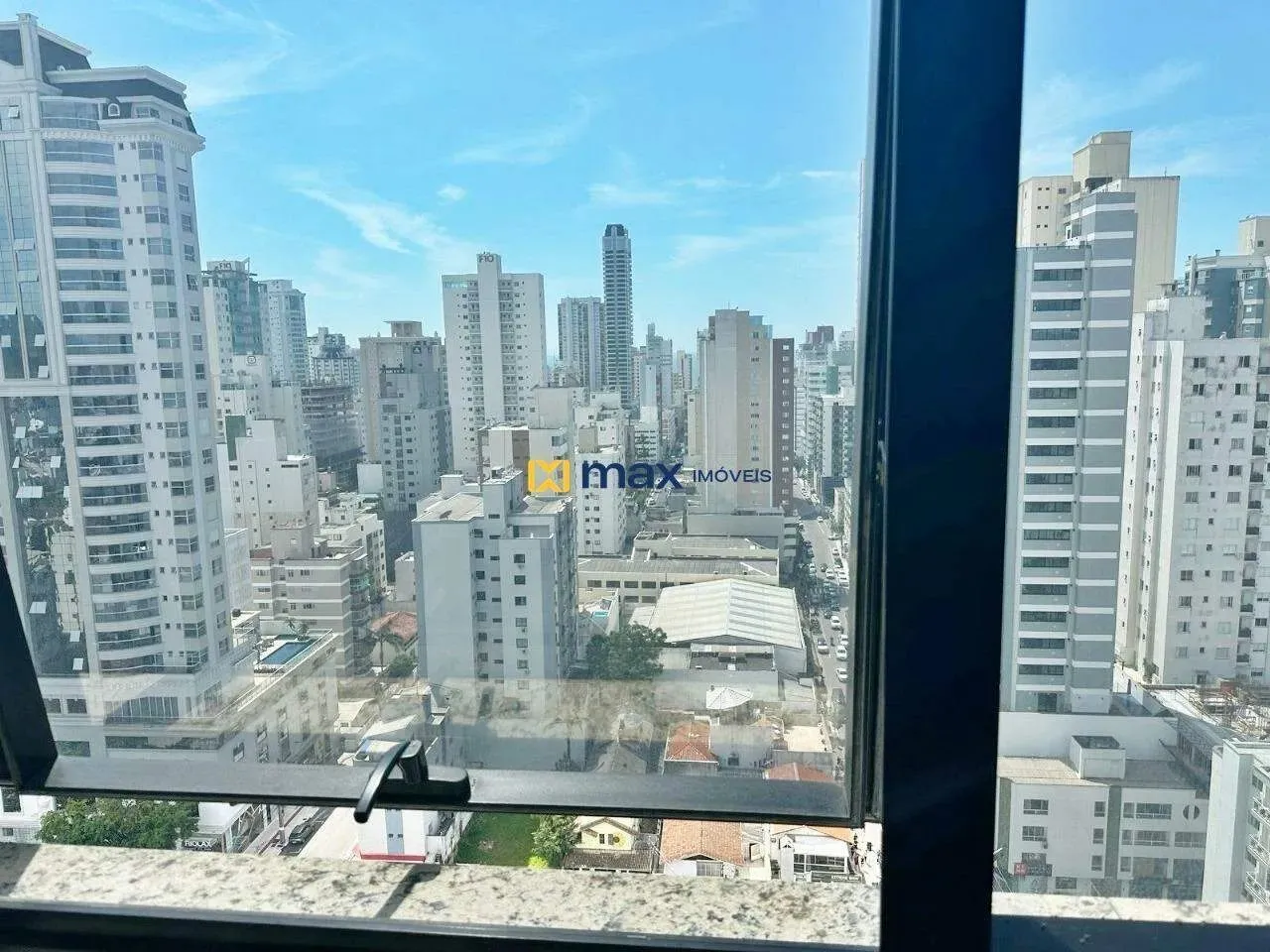 Sala Comercial no Sky Business Center à Venda no Centro de Balneário Camboriú