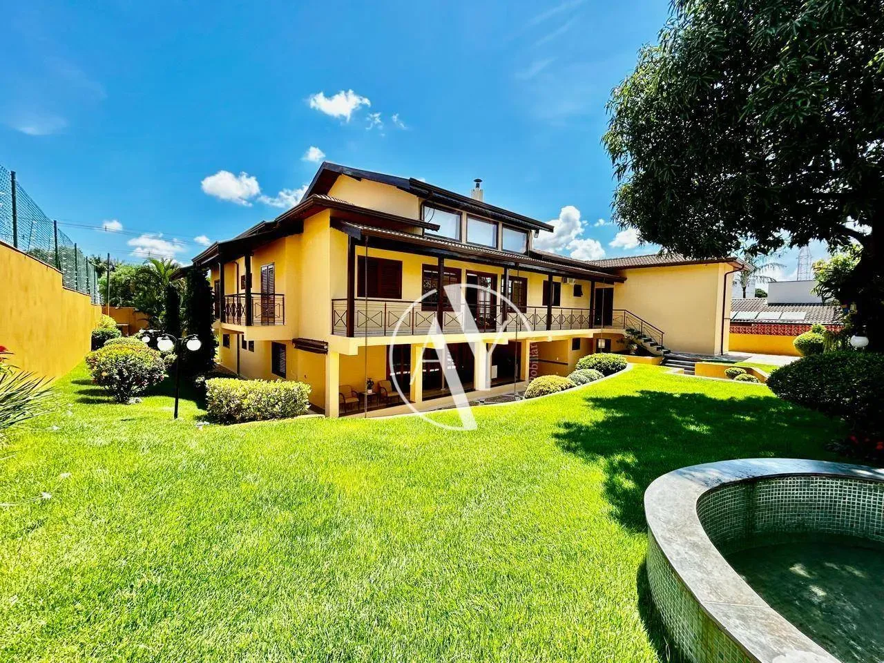 Casa com cinco dormitórios à venda na Chácara Primavera
