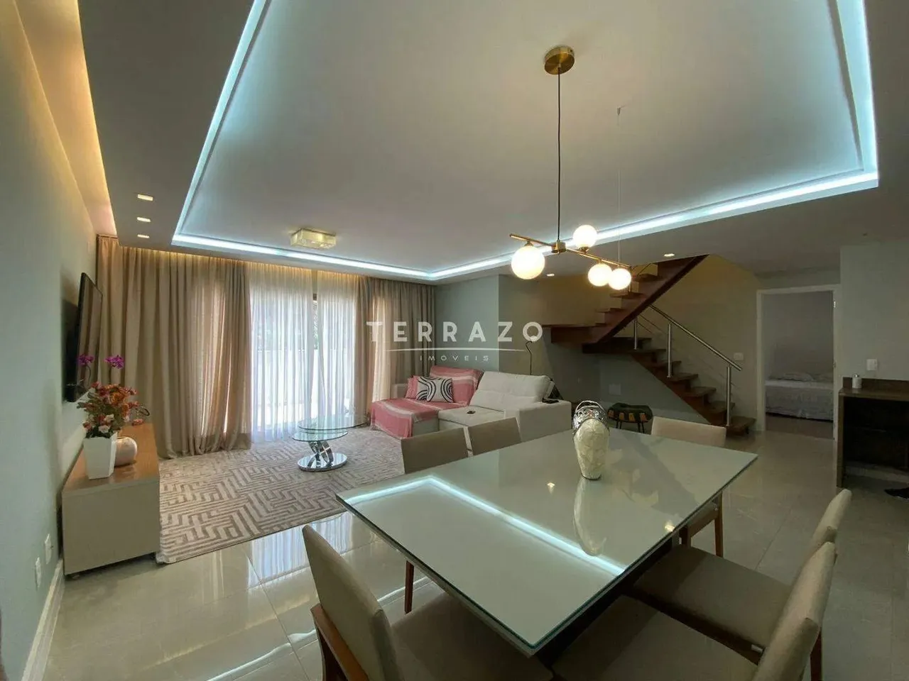 Cobertura à venda, 4 quartos, 3 suítes, 3 vagas, Várzea - Teresópolis/RJ
