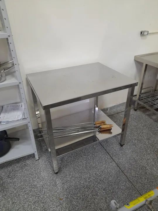 Mesa de Aço Inox com Prateleira