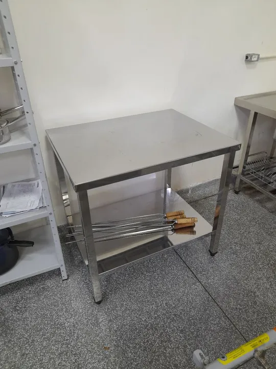 Mesa de Aço Inox com Prateleira