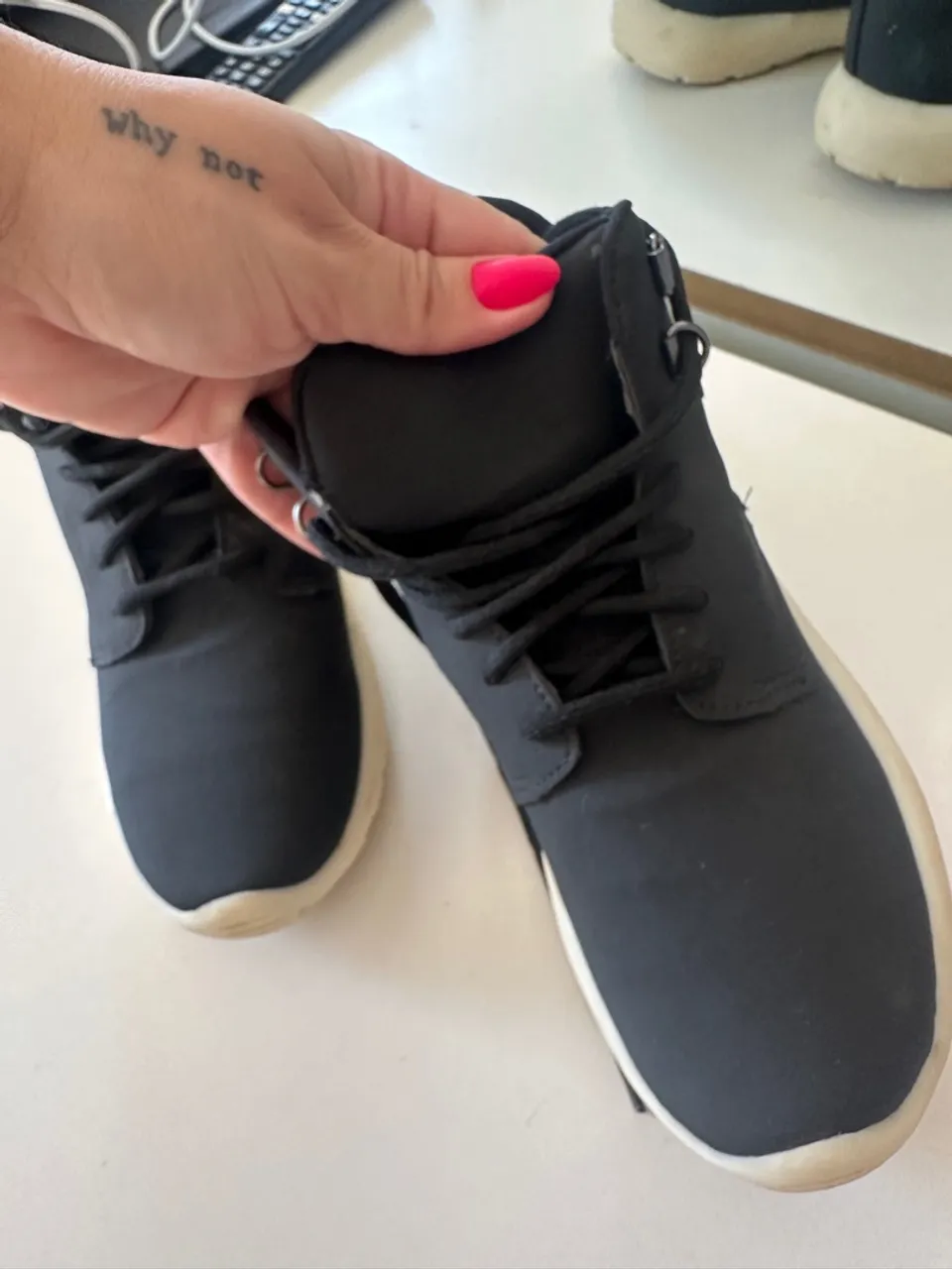 Tênis Infantil Preto com Detalhes Brancos