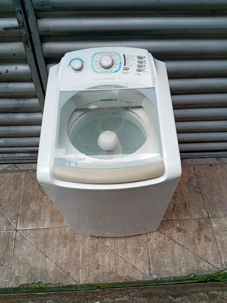 Máquina de Lavar Roupa Electrolux 10 kg  127v. Frete grátis Régiao.   Semi-nova - Foto 2