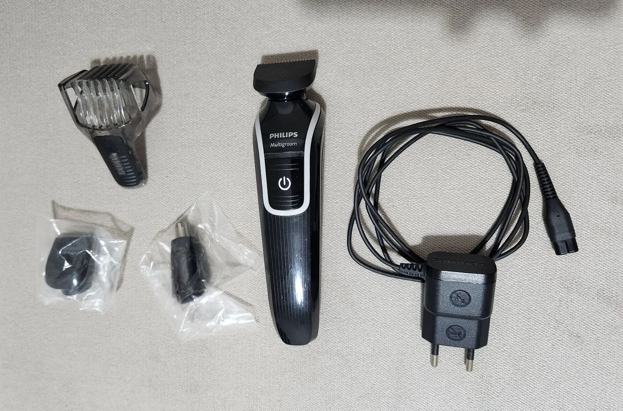 Barbeador elétrico Philips Multigroom Series 3000 - aparador de pelos - com caixa - Foto 4