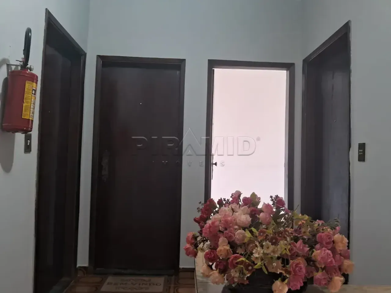 Casa sobrado, bairro Jardim Paulista, Zona Leste em Ribeirão Preto/SP.