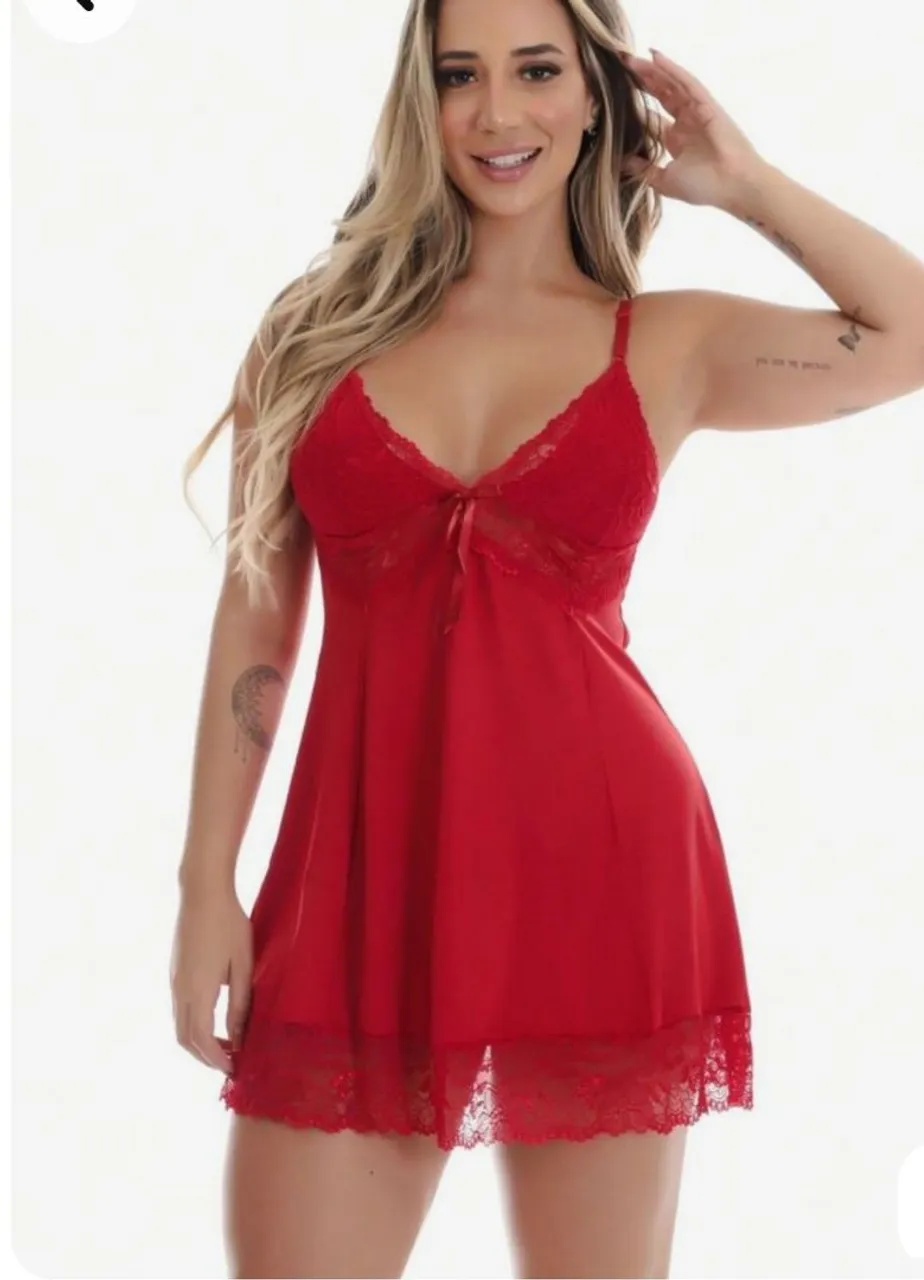 Camisola de renda vermelha