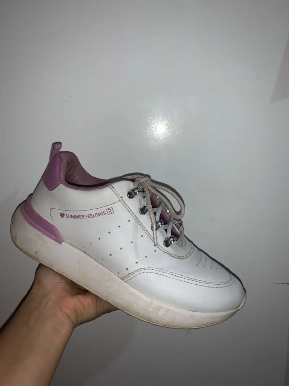 Tênis feminino branco e lilás 