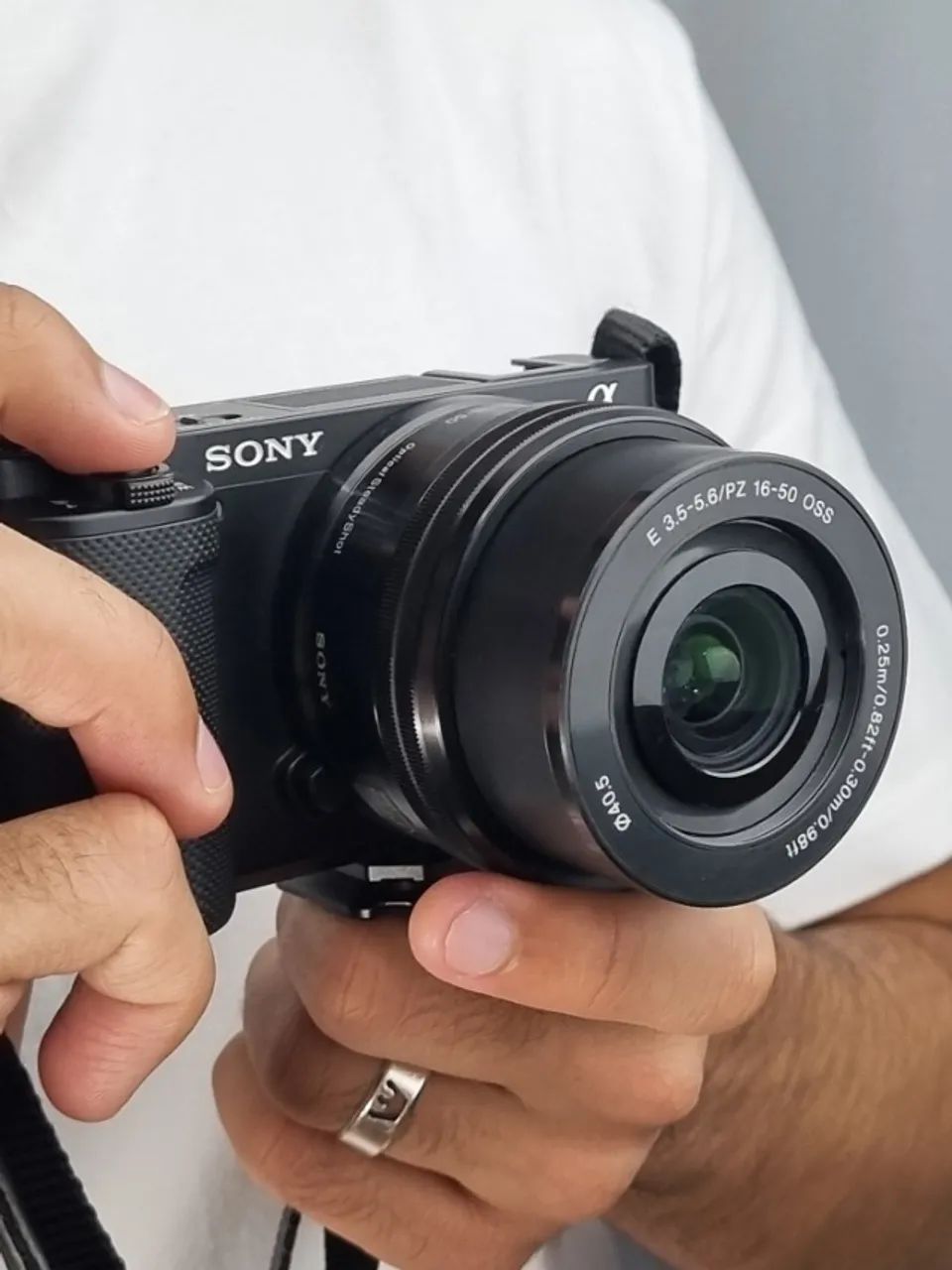 Lente Sony 16-50mm f/3.5-5.6 OSS E-mount - Estado de Nova + Adaptador p/ filtros 52 mm - Foto 5