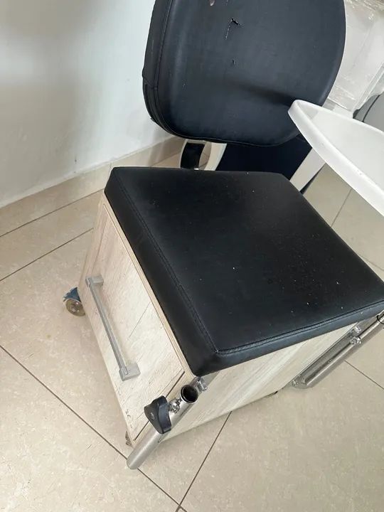 Cadeira de manicure . Marca Haisan 