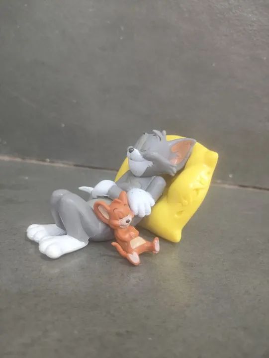 Tom & Jerry - Boneco Tom dormindo com Jerry - Foto 5