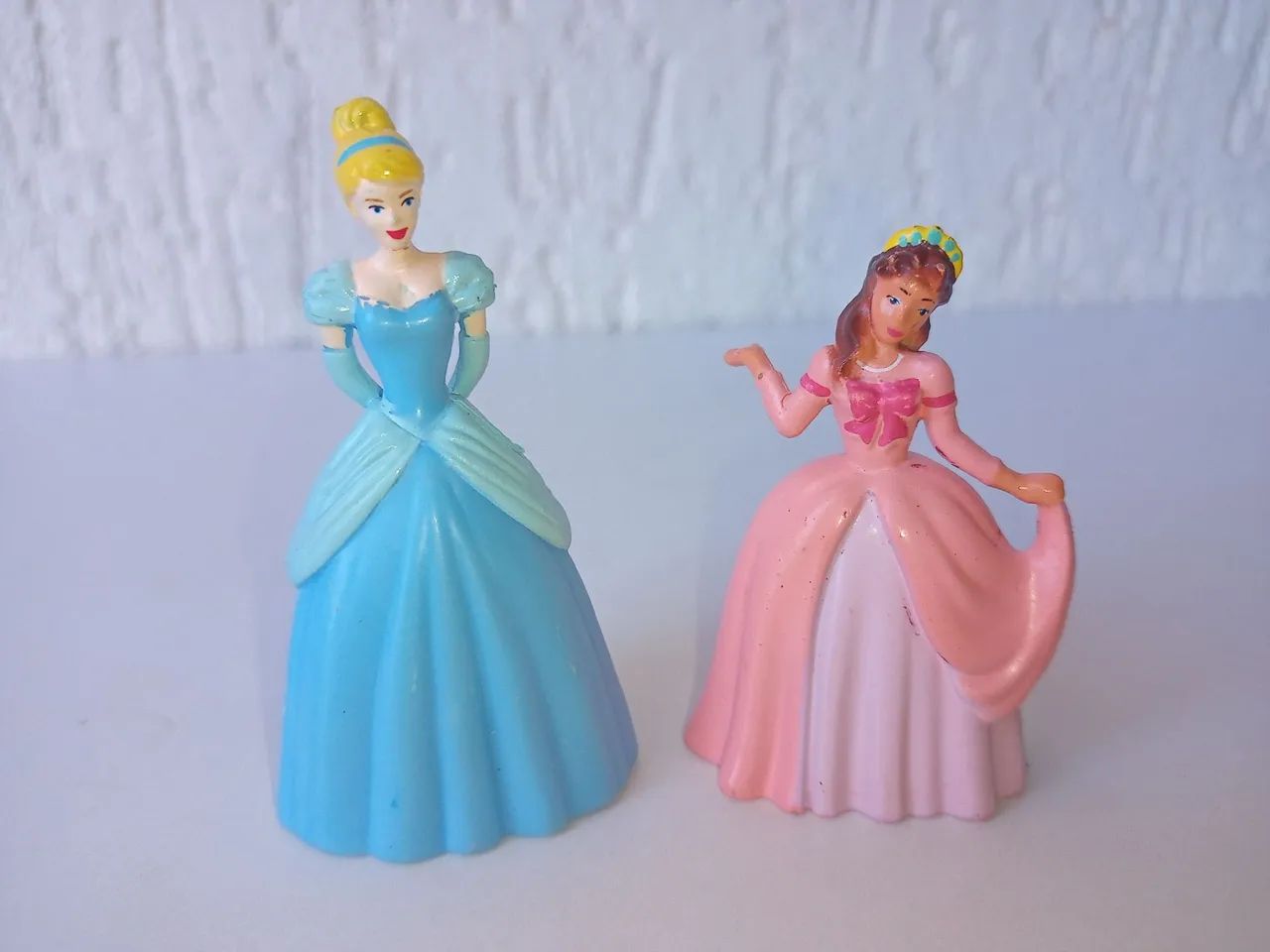 Miniaturas princesas Disney Cinderela e Sofia 