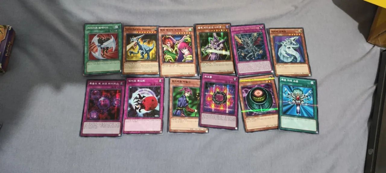 Combo de cartas Yugioh diversos idiomas e raridade