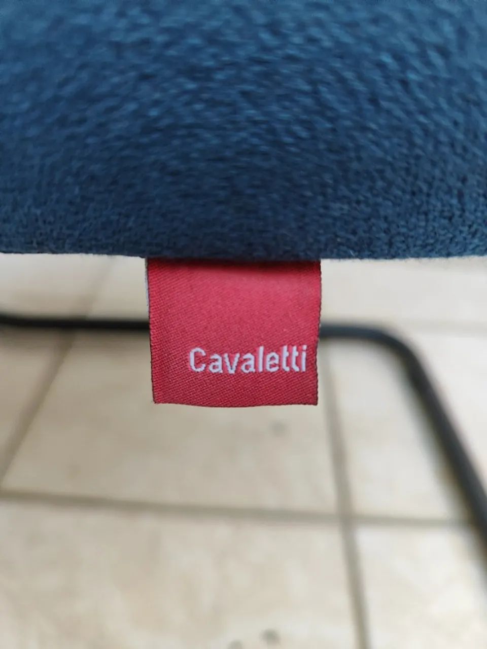 Cadeira Fixa em Tecido Estofada com Braços Confortável - Cavaletti - Foto 6