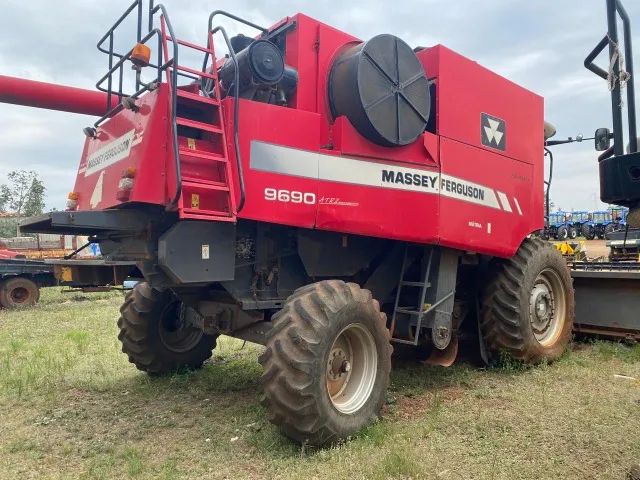 Colheitadeira Marca Massey Ferguson - 9690 Axial Classe 6 - Foto 5