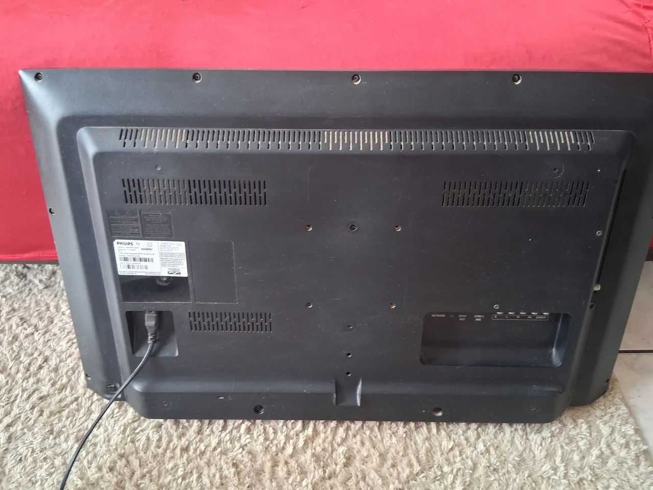 Philips 32 inch TV with defect64310977170818120