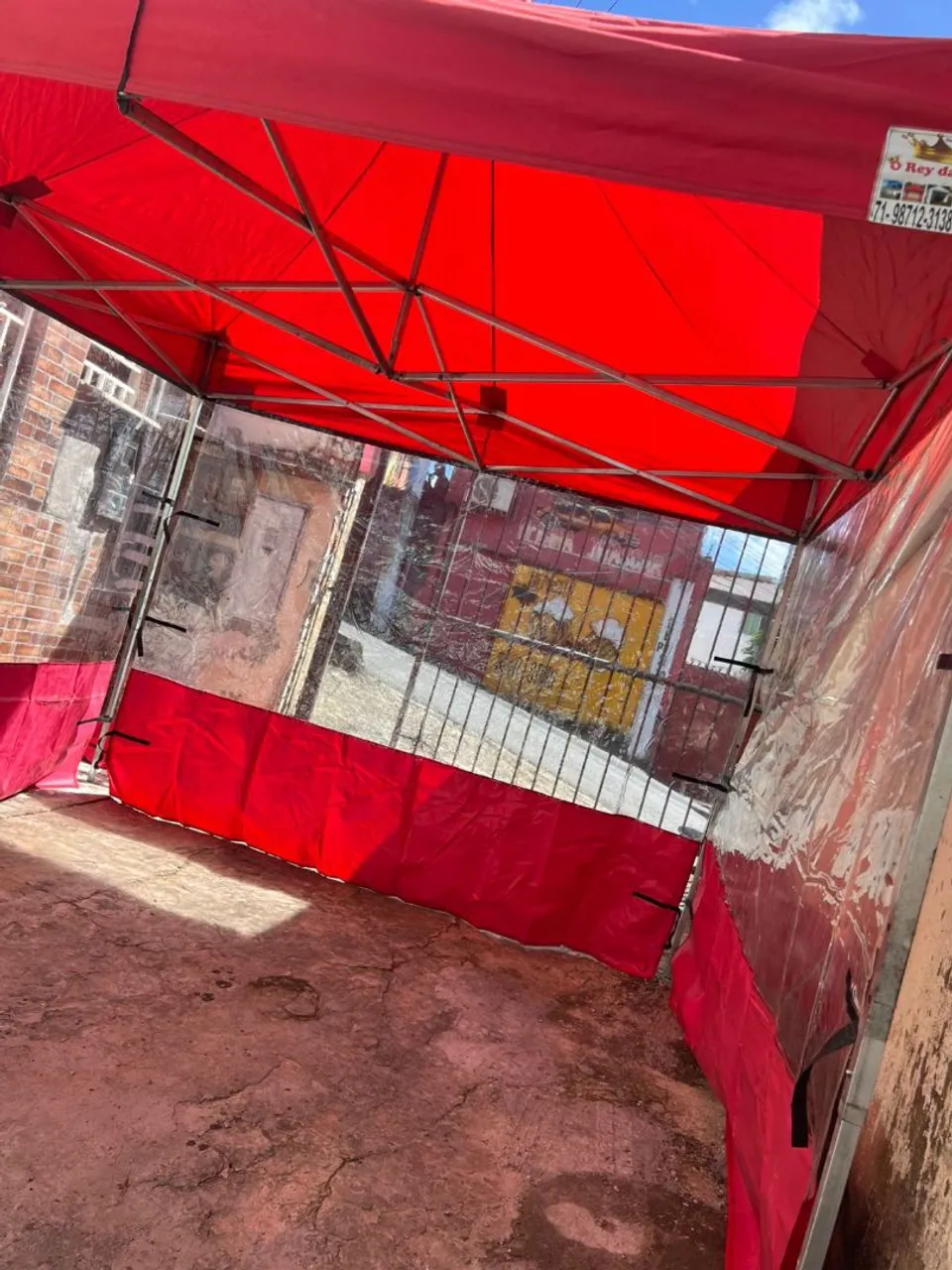 Tenda Retrátil Vermelha para Eventos e Comércio