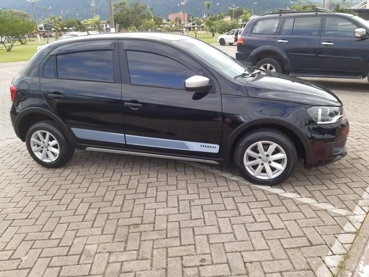 Volkswagen Gol Track 1.0 Mi total flex 8v 4 P ano 2014