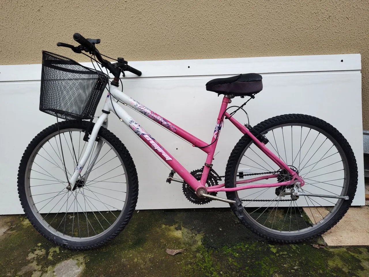 Bicicleta Feminina Rosa com Cesto