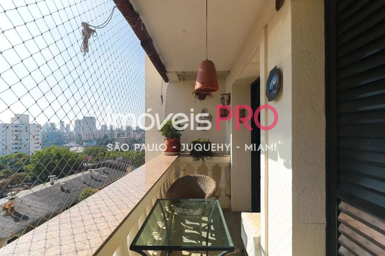 Apartamento ensolarado na Vila Mascote com 3 quartos e varanda